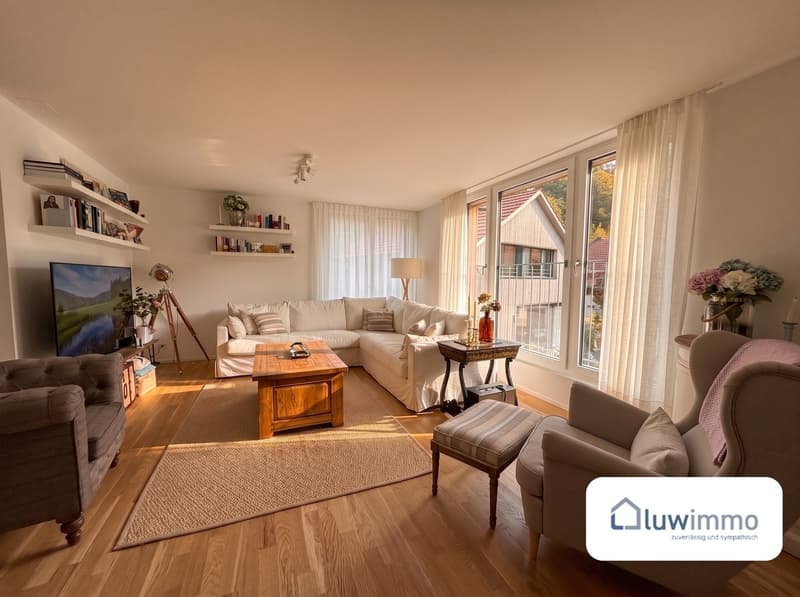 Modernes 6.5-Zimmer-Doppeleinfamilienhaus in Flüh – Raum für Familie, Arbeit und Natur (11)