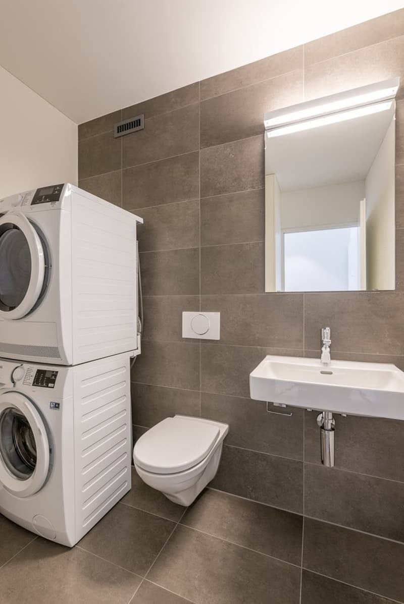 Nasszelle mit separatem WC - Musterfoto