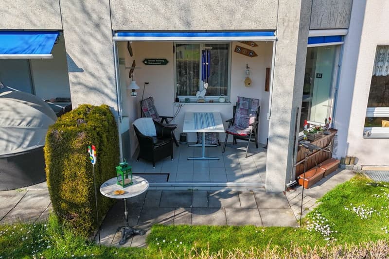 Nature et proximité de la ville - appartement 3,5 pièces bien entretenu avec jardin d'hiver, balcon & place de parking à Stettlen (18)