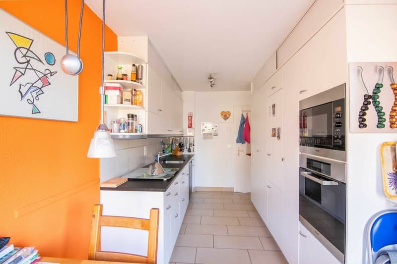 Nature et proximité de la ville - appartement 3,5 pièces bien entretenu avec jardin d'hiver, balcon & place de parking à Stettlen (8)