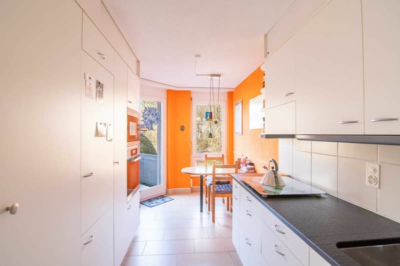 Nature et proximité de la ville - appartement 3,5 pièces bien entretenu avec jardin d'hiver, balcon & place de parking à Stettlen (7)