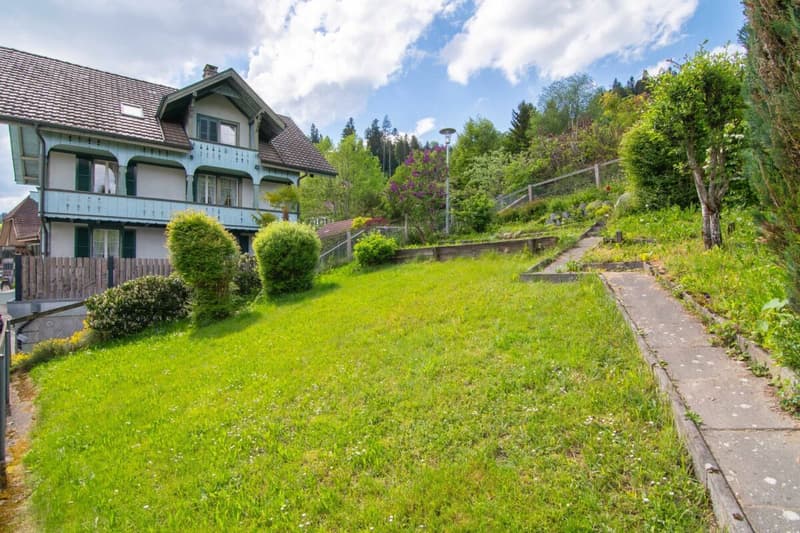 Ehemaliges Schulhaus von 1805 am Dorfplatz - mit drei Wohnungen, Atelier und Ausbaupotenzial! (18)