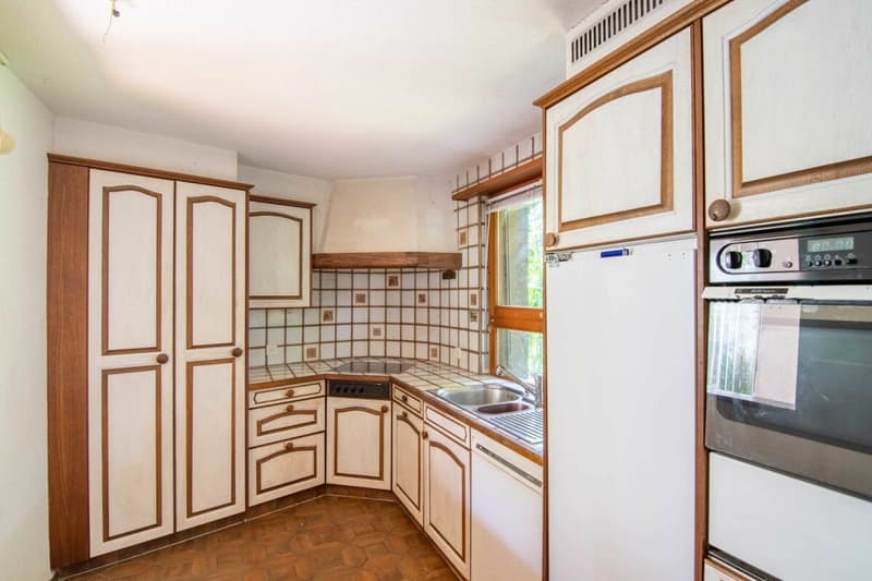Sanierungsobjekt mit grossem Neu- oder Umbaupotenzial: 5.5-Zimmer  Einfamilienhaus nur 10 Gehminuten vom Bielersee! (6)