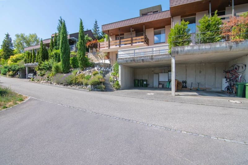Sehr gepflegtes 5.5-Zimmer Doppeleinfamilienhaus mit traumhaftem Garten, Weitsicht und Platz für die ganze Familie! (14)