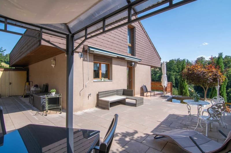 Sehr gepflegtes 5.5-Zimmer Doppeleinfamilienhaus mit traumhaftem Garten, Weitsicht und Platz für die ganze Familie! (13)