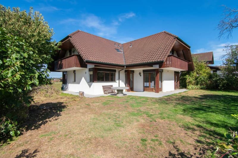 Freistehendes Zweifamilienhaus mit vielseitigem Raumangebot und Atelier (1)