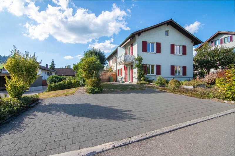 Attraktive 5.5-Zimmer- Doppelhaushälfte als Ein- oder Zweifamilienhaus nutzbar (13)