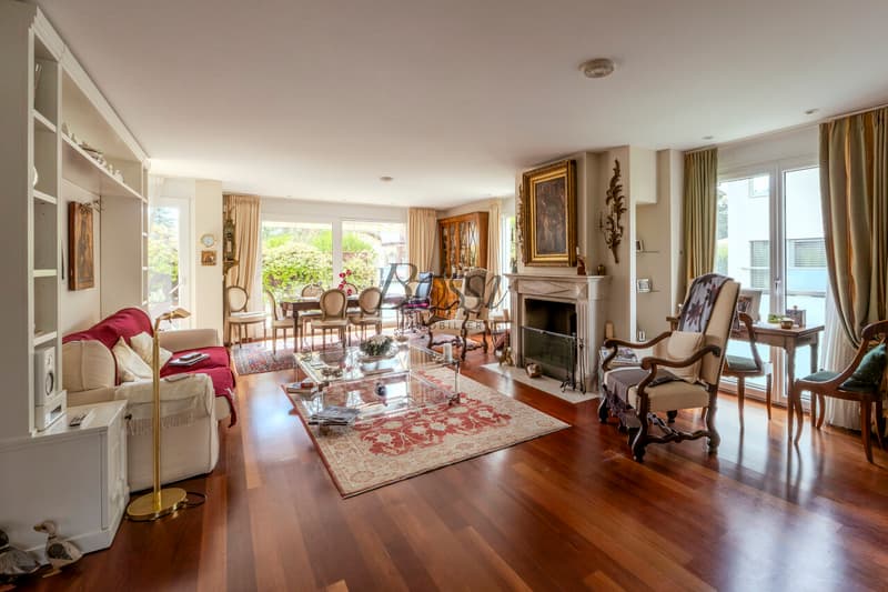 Duplex lumineux à Nyon avec terrasse, dépendance et ascenseur privé (3)