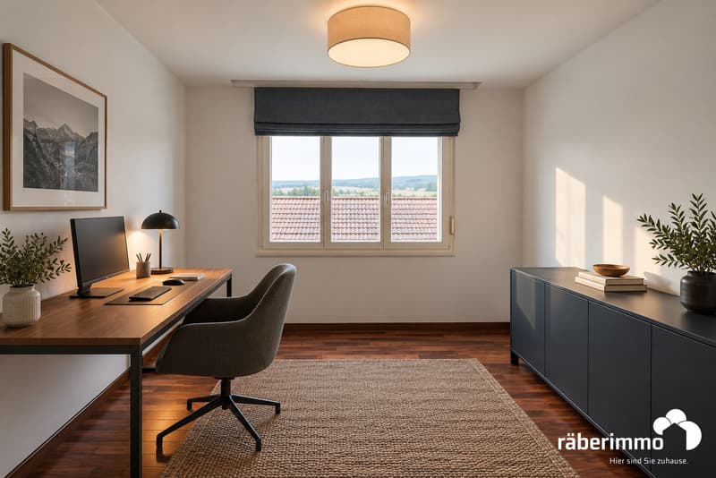 Stilvolles Homeoffice mit Fensterblick