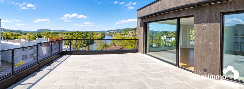 Moderne Dachterrasse mit Flussblick