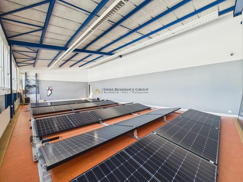 Espace commercial et de stockage moderne avec beaucoup de lumière du jour (10)