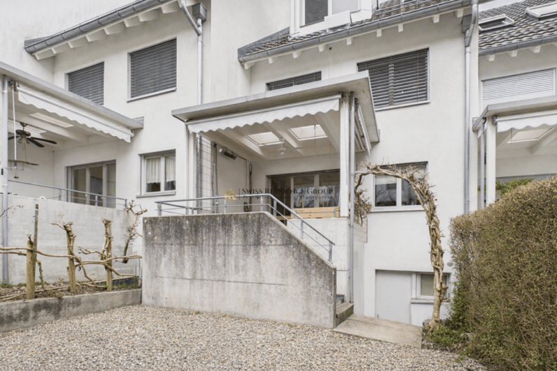 Casa a schiera affascinante con vista parziale sul lago in una posizione molto richiesta a Oberrieden (4)