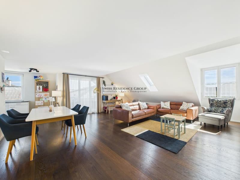 Grosszügige Dach-Maisonette mit Klimaanlage im steuergünstigen Neerach (2)