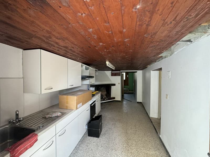 Casa unifamiliare con due appartamenti - Il tuo progetto in una location idilliaca! (14)