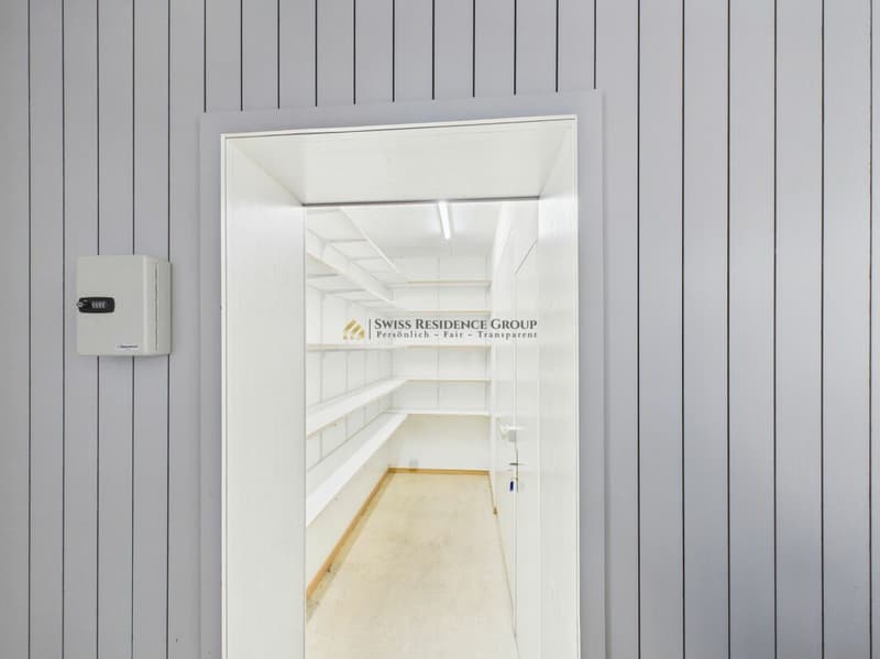 Commercial space - office, workshop and warehouse (24)