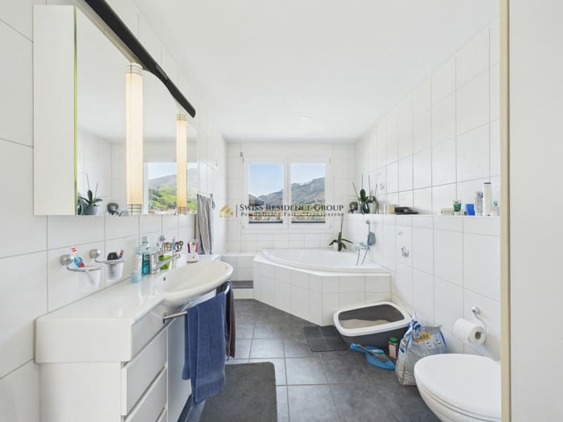 Bright attic apartment with a wonderful view of the mountains and lake (15)