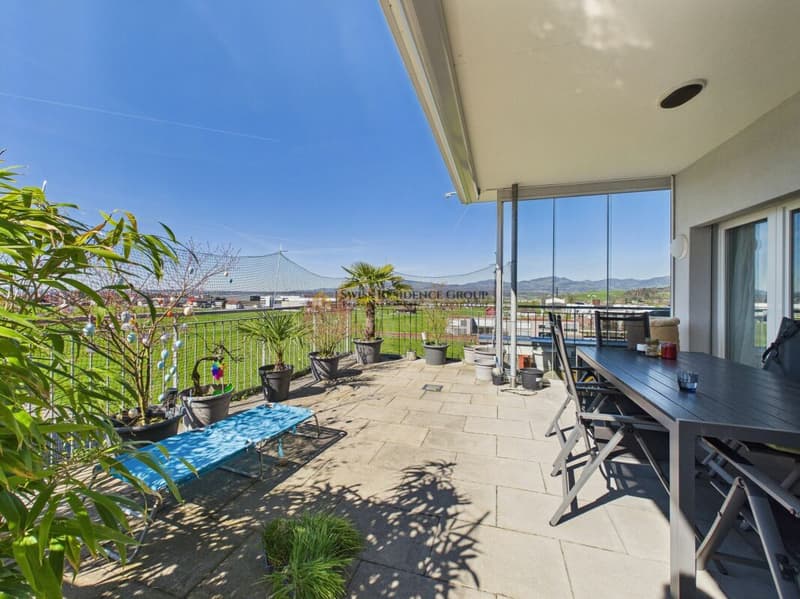 Bright attic apartment with a wonderful view of the mountains and lake (18)
