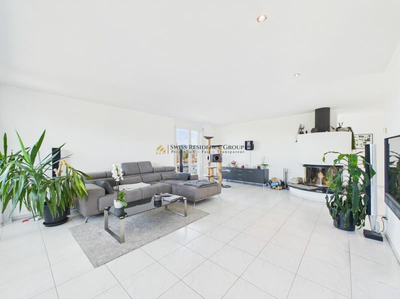 Bright attic apartment with a wonderful view of the mountains and lake (4)