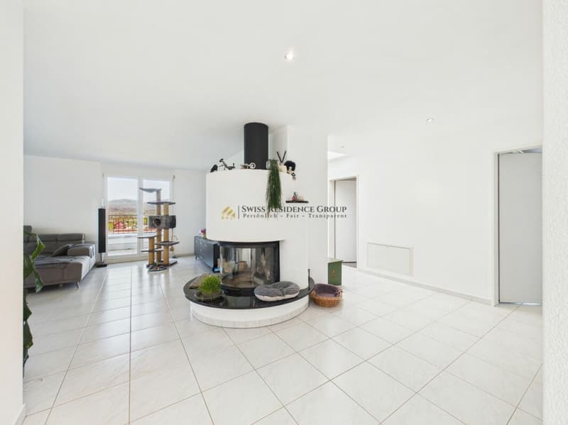 Bright attic apartment with a wonderful view of the mountains and lake (8)