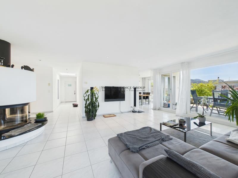 Bright attic apartment with a wonderful view of the mountains and lake (1)