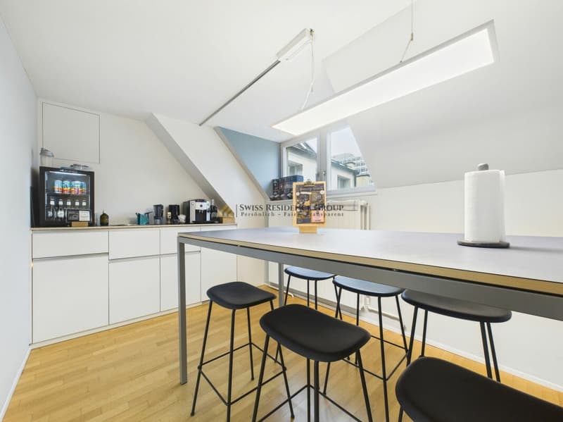 Zentrales Office über zwei Etagen - modern ausgestattet mit Blick über die Dächer der Stadt (9)