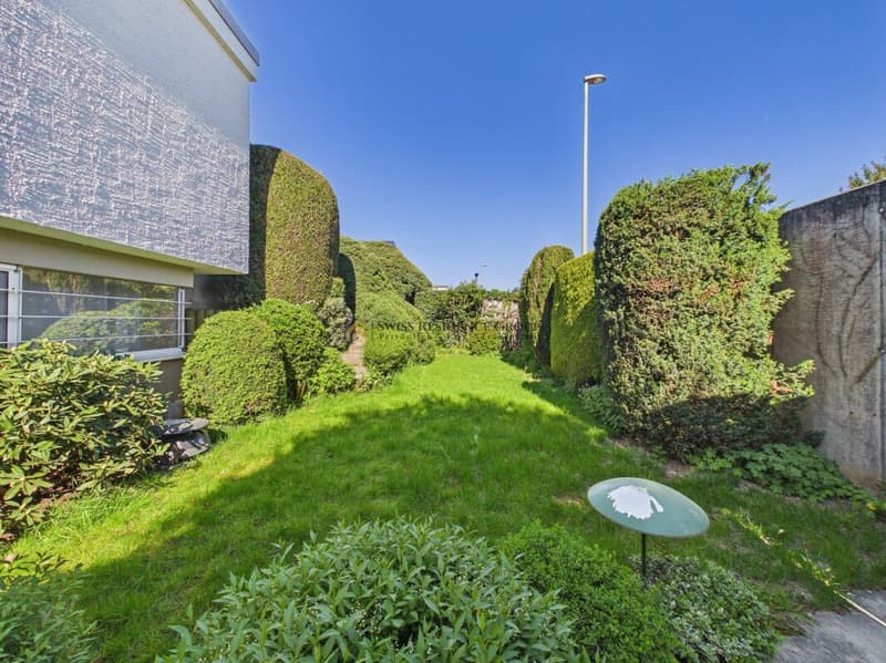 Ampia casa unifamiliare di 6 locali con idillio giardino e garage (3)