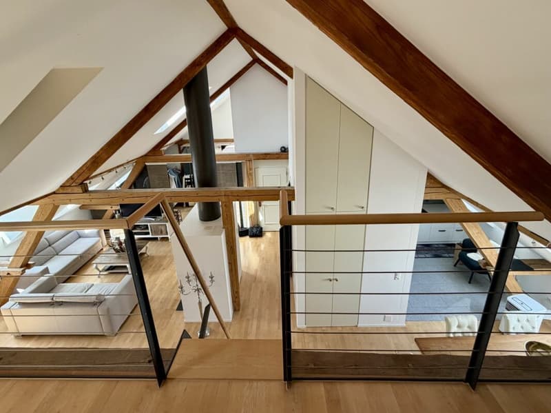 Exklusives Wohnen mit Galerie, Cheminée und Zürichsee in Gehdistanz (6)