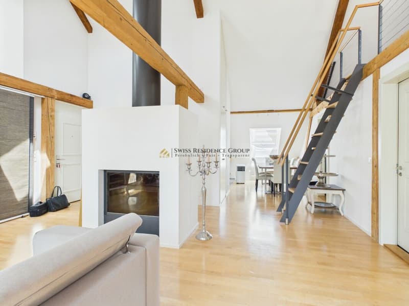 Exklusives Wohnen mit Galerie, Cheminée und Zürichsee in Gehdistanz (2)