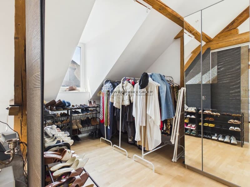 Exklusives Wohnen mit Galerie, Cheminée und Zürichsee in Gehdistanz (11)