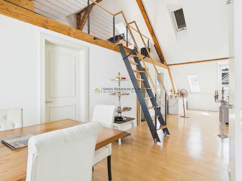 Exklusives Wohnen mit Galerie, Cheminée und Zürichsee in Gehdistanz (5)