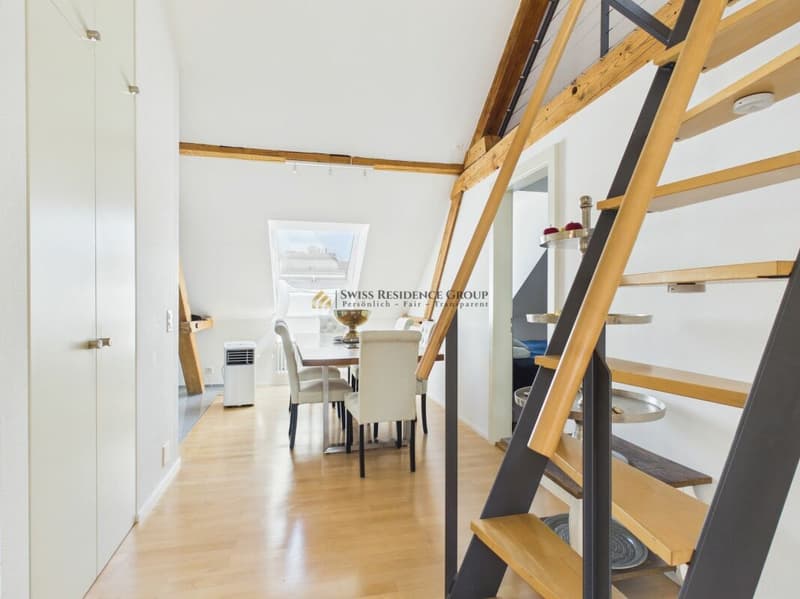 Exklusives Wohnen mit Galerie, Cheminée und Zürichsee in Gehdistanz (3)
