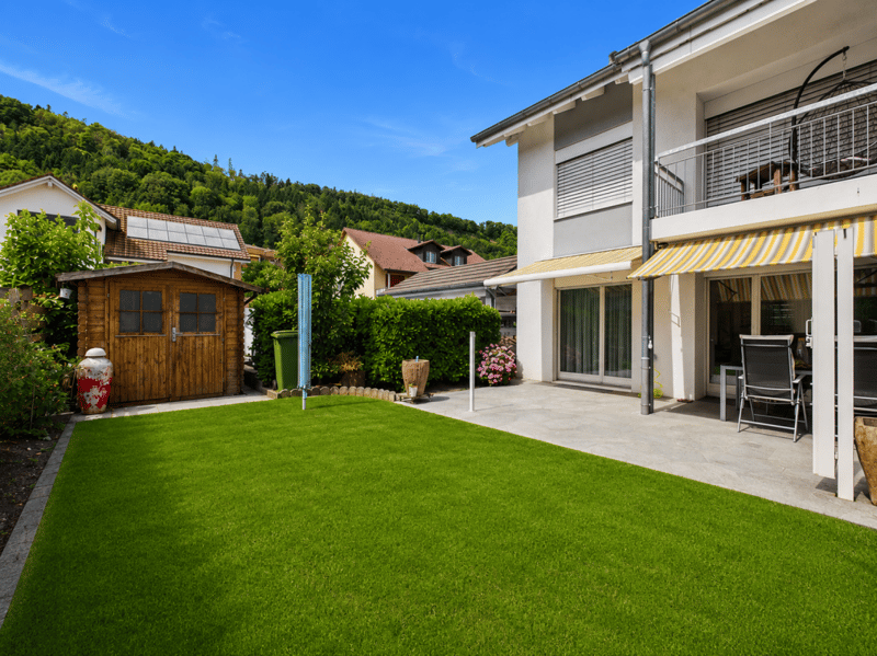 Modernes 6.5-Zimmer-Eckhaus mit sonnigem Garten in begehrter Wohnlage (2)