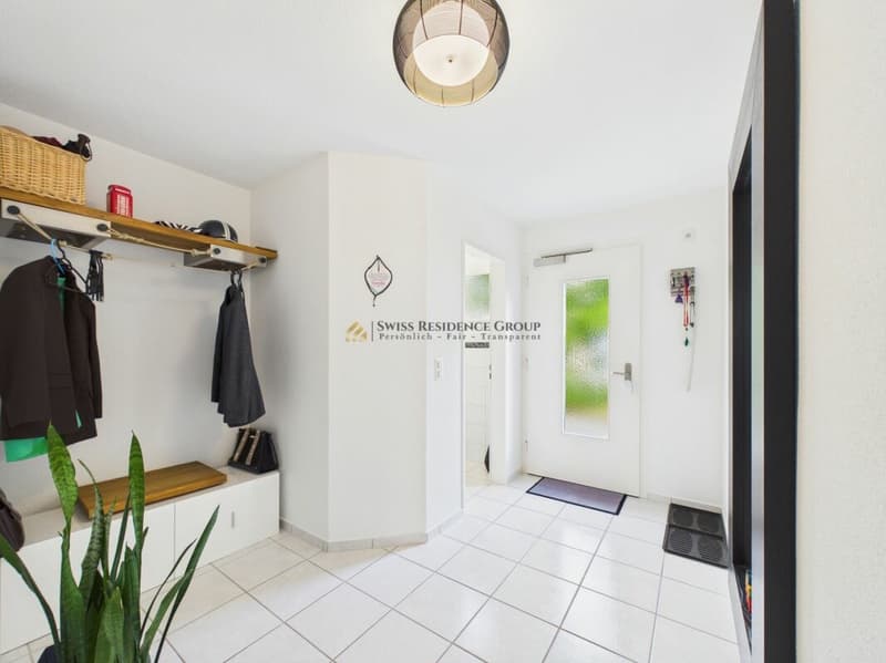 Modernes 6.5-Zimmer-Eckhaus mit sonnigem Garten in begehrter Wohnlage (4)