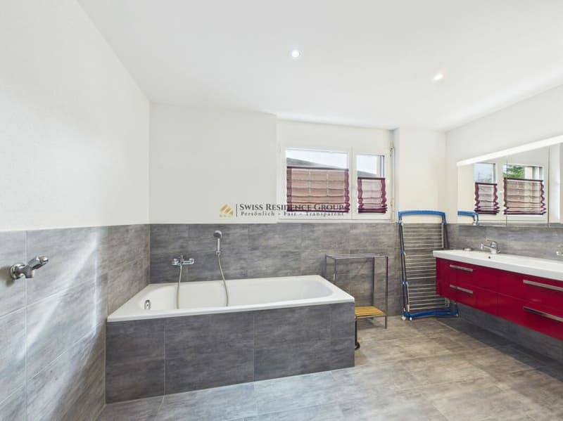 Luxus trifft Lebensqualität - Exklusive 5.5-Zimmer-Wohnung mit attraktivem Steuerfuss (12)