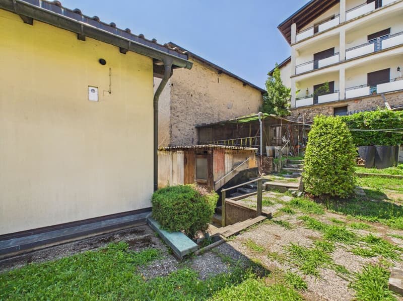 Casa unifamiliare di 7 locali con ufficio, ampio giardino e importante potenziale di ampliamento (19)