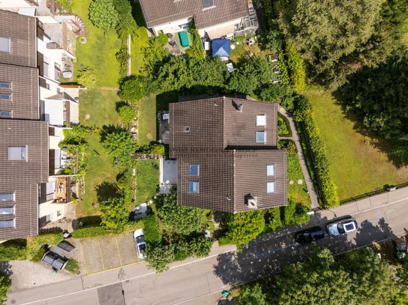Traumhaftes Wohnen am Fusse des Üetlibergs - Stilvolles 6.5-Zimmer-Doppelhaus (3)