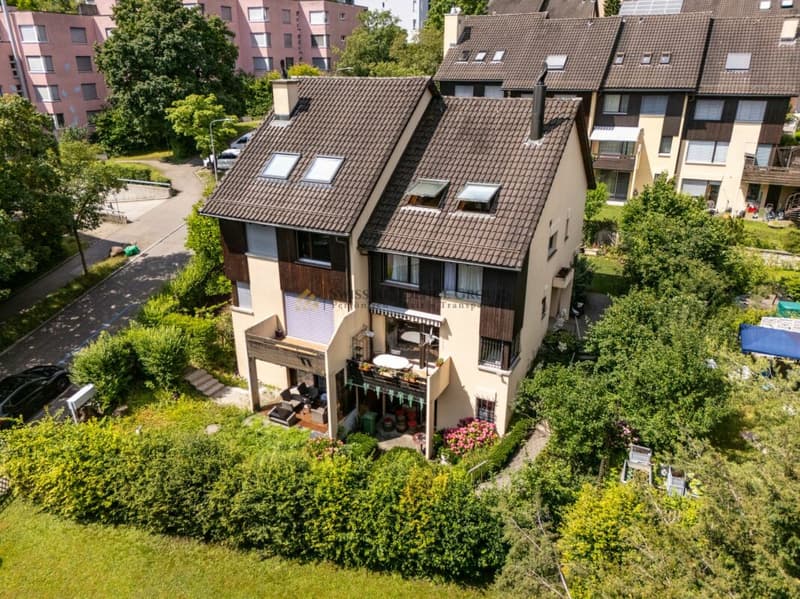Traumhaftes Wohnen am Fusse des Üetlibergs - Stilvolles 6.5-Zimmer-Doppelhaus (2)