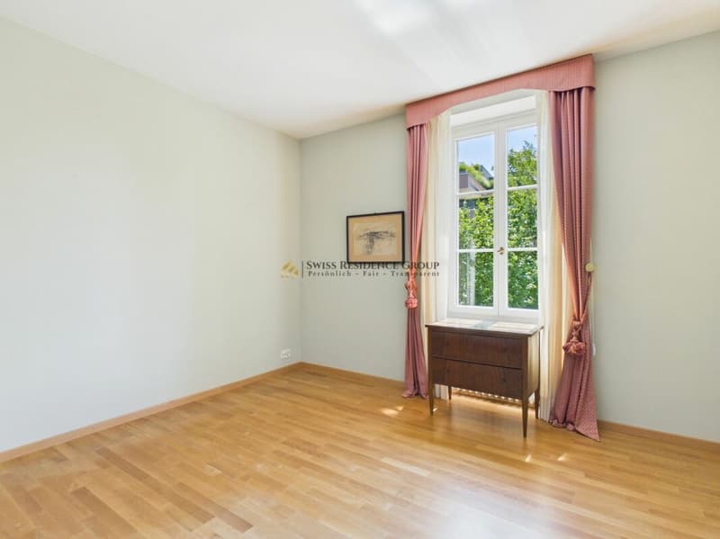 Altbau-Charme trifft auf modernen Luxus - Einzigartige 4.5-Zimmer-Wohnung mit Garten & Cheminée in 8008 Zürich (9)