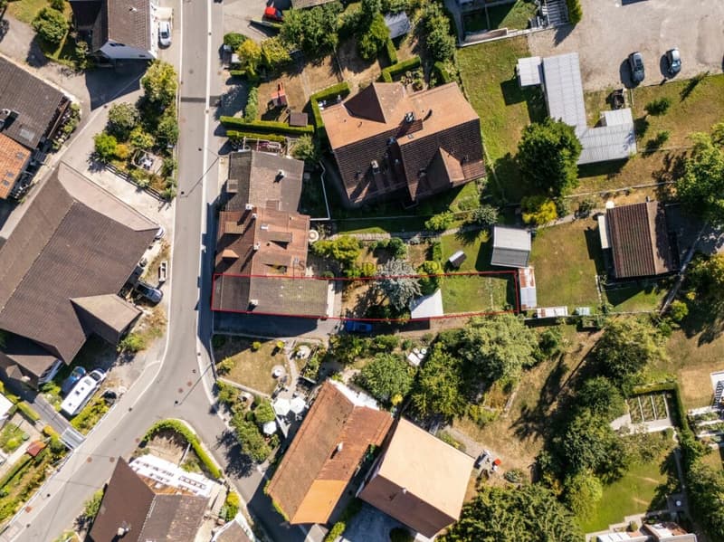 Ein Zuhause mit Charakter - Viel Platz, eigener Garten und grosses Potenzial (2)