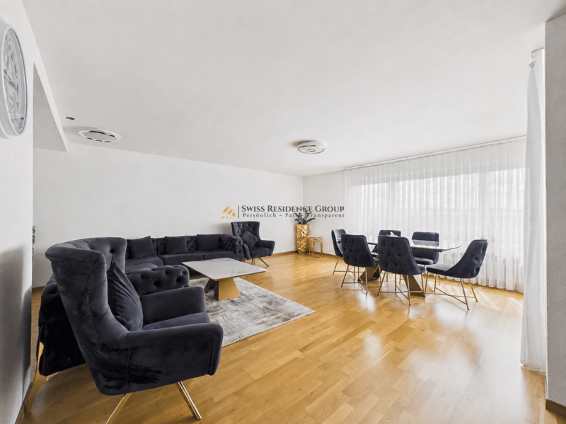 Wohnen mit Weitsicht: 7.5-Zimmer Einfamilienhaus mit Pool und grossem Garten (3)