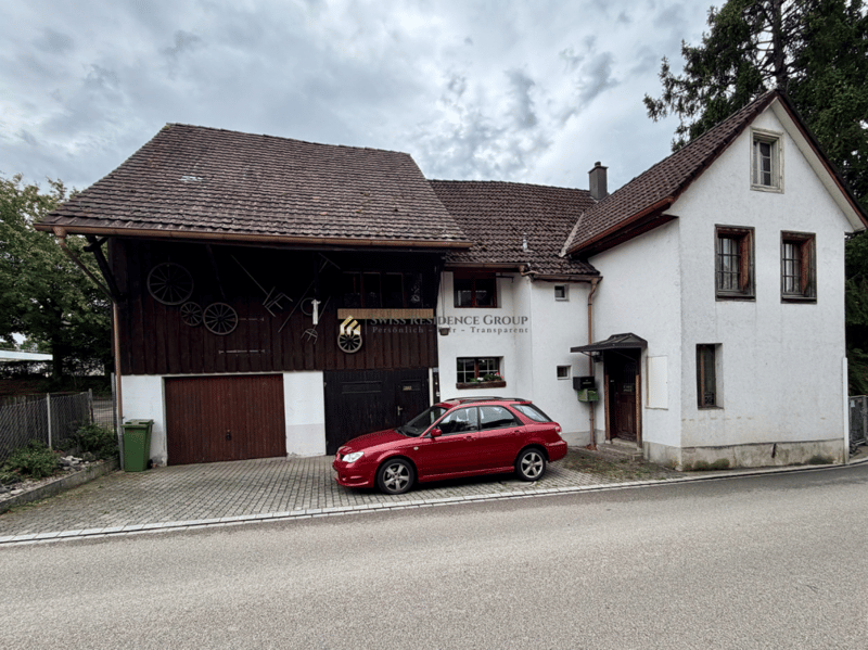 Einzigartige Investitionschance an bester Lage: 10-Zimmer-Bauernhaus (1)