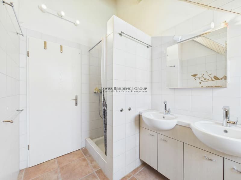 Ein Zuhause mit Charakter - 5.5 Zimmer, Pool, Pizzaofen und viel Lebensqualität (9)