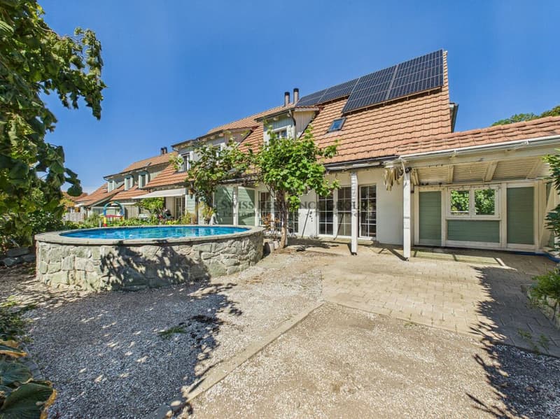 Ein Zuhause mit Charakter - 5.5 Zimmer, Pool, Pizzaofen und viel Lebensqualität (1)