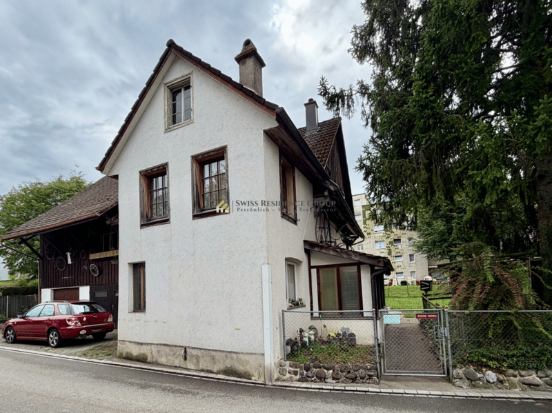 Einzigartige Investitionschance an bester Lage: 10-Zimmer-Bauernhaus (2)