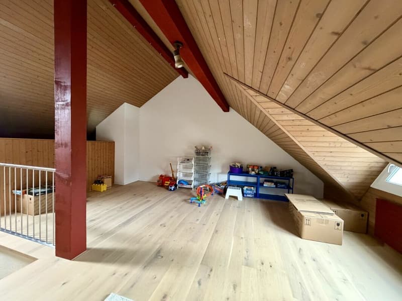 Viel Platz für Gross und Klein: Familienfreundliches Reihenhaus mit ausgebautem Dachboden & Seesicht (10)