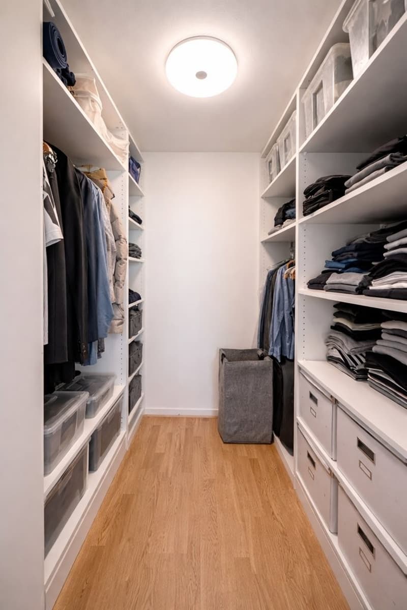 Begehbarer_Kleiderschrank.png