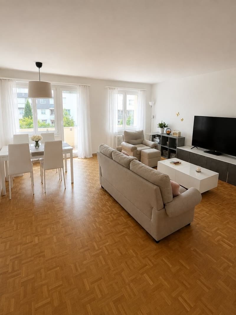 Wohnzimmer_mit_Esstisch.png