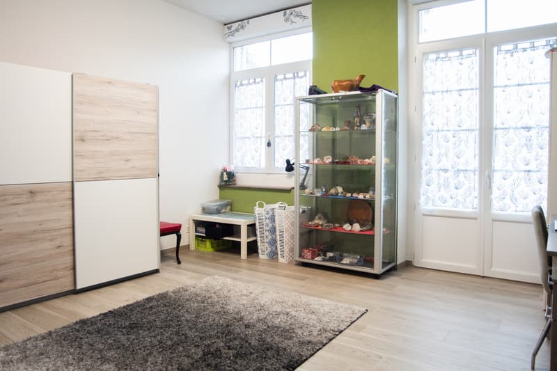 Bâtisse rénovée avec grand espace indépendant (5)
