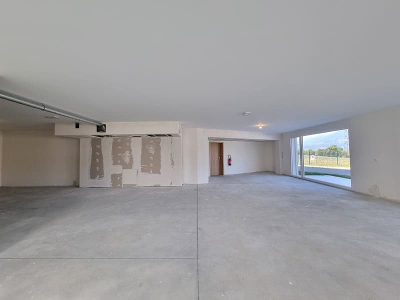NEUF ! SURFACE COMMERCIALE DE 131 m² AVEC TERRASSE-JARDIN (8)