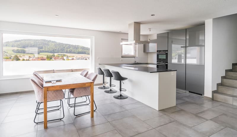 Vue panoramique pour cette villa de 6.5 pces (2)